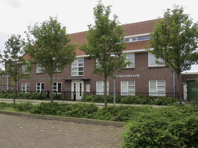 906951 Gezicht op de voorgevel van het onlangs geopende Gezondheidscentrum Ondiep (Boerhaaveplein 100) te Utrecht.